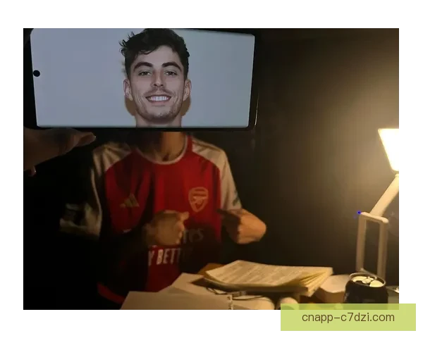 勒沃库森赛前举行哈弗茨致敬仪式 勒沃库森赛前举行哈弗茨致敬仪式